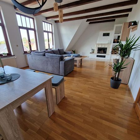 98Qm Wohnung Im Villenviertel - Voll Ausgestattet Mit Balkon Und Kamin - Wlan Gratis Wilhelmshaven Esterno foto