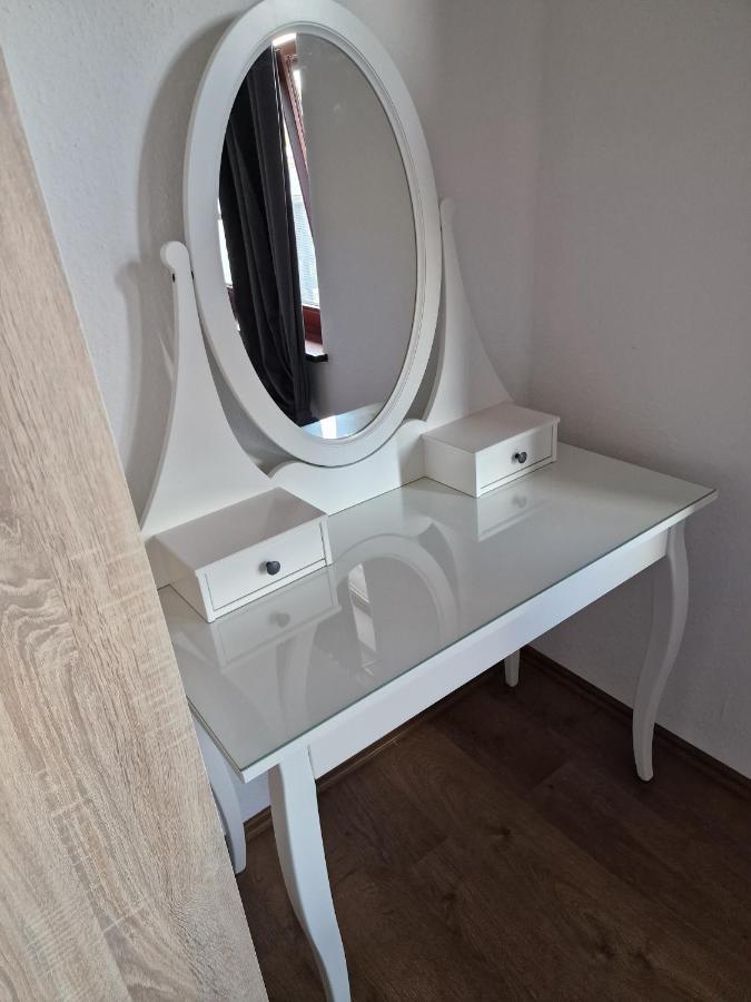 98Qm Wohnung Im Villenviertel - Voll Ausgestattet Mit Balkon Und Kamin - Wlan Gratis Wilhelmshaven Esterno foto
