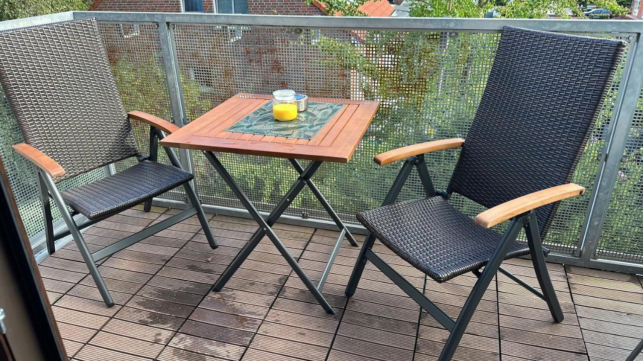 98Qm Wohnung Im Villenviertel - Voll Ausgestattet Mit Balkon Und Kamin - Wlan Gratis Wilhelmshaven Esterno foto