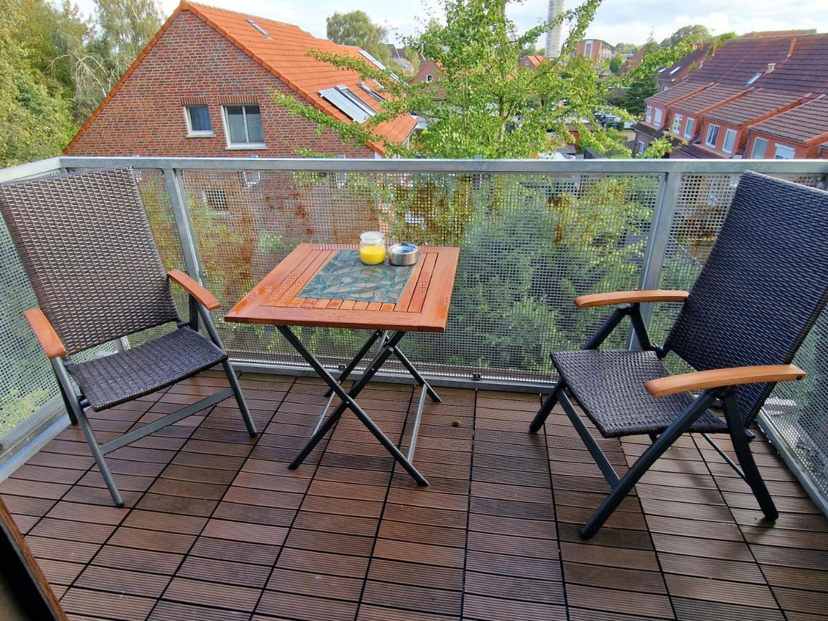 98Qm Wohnung Im Villenviertel - Voll Ausgestattet Mit Balkon Und Kamin - Wlan Gratis Wilhelmshaven Esterno foto