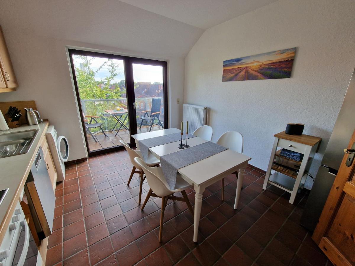 98Qm Wohnung Im Villenviertel - Voll Ausgestattet Mit Balkon Und Kamin - Wlan Gratis Wilhelmshaven Esterno foto