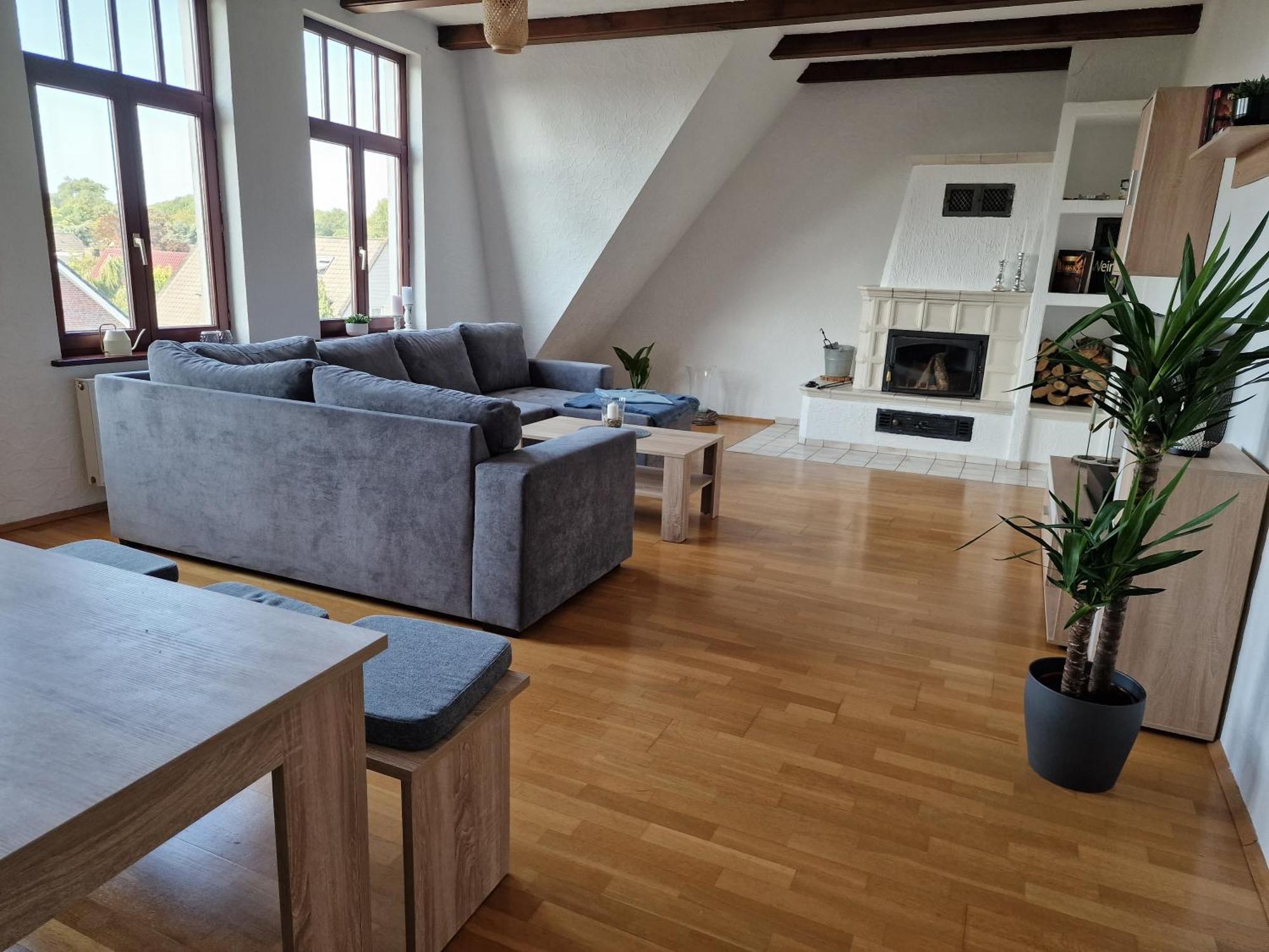 98Qm Wohnung Im Villenviertel - Voll Ausgestattet Mit Balkon Und Kamin - Wlan Gratis Wilhelmshaven Esterno foto